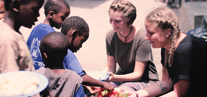 Freiwilliges Soziales Jahr FSJ, FÖJ, Volunteering Was ist das Informations-Video TimVentures Auslandsjahr Ausland Freiwilligenarbeit